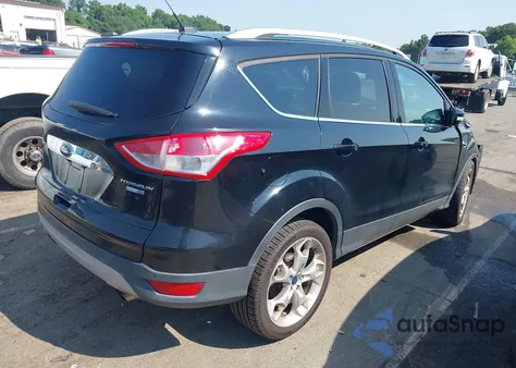 2016 Ford Escape Titanium z USA, uszkodzony, nr VIN 1FMCU9J91GUB64620